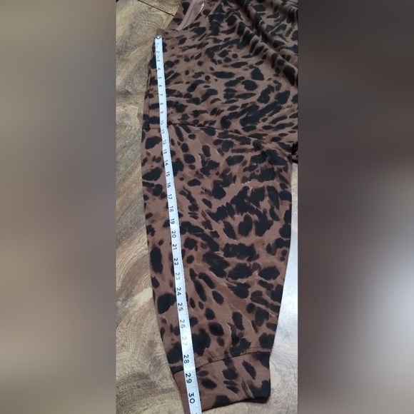 Leopard Print Brown Sweater - Picture 6 of 8